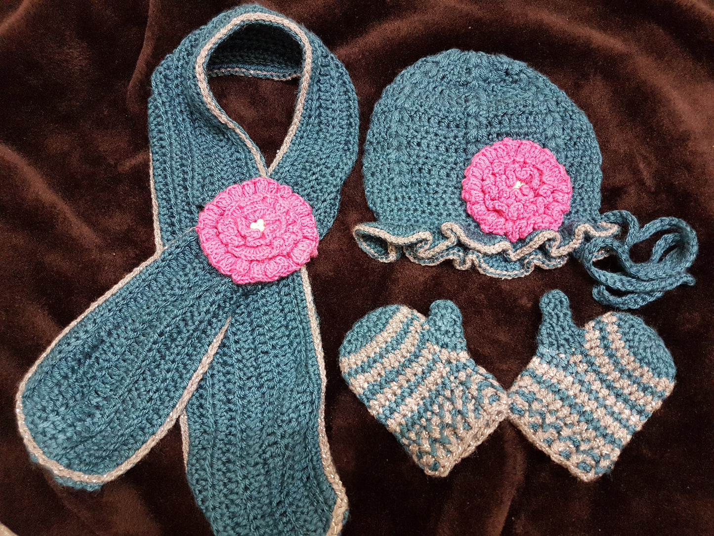 BABY HAT, SCARF AND MITTENS SET